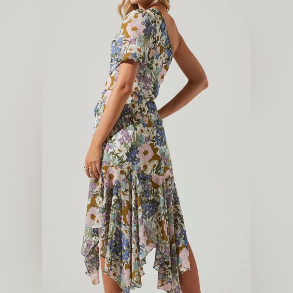 NWT ASTR the label Santorini one shoulder puff sleeve midi dress floral size M - Picture 3 of 6
